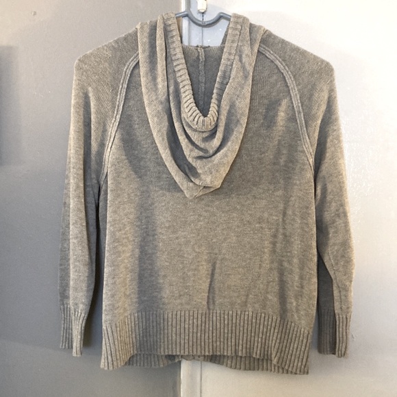 Super Cute & Comfy Gray Zip Up Crop Sweater w/ Hood & Pockets Size Large - Picture 3 of 9